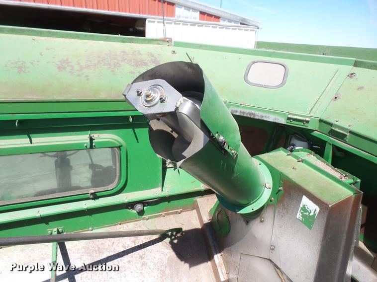 image for item DA8117 1989 John Deere 9600 combine