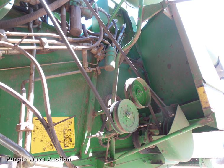 image for item DA8117 1989 John Deere 9600 combine
