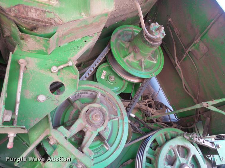 image for item DA8117 1989 John Deere 9600 combine