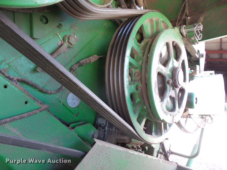 image for item DA8117 1989 John Deere 9600 combine