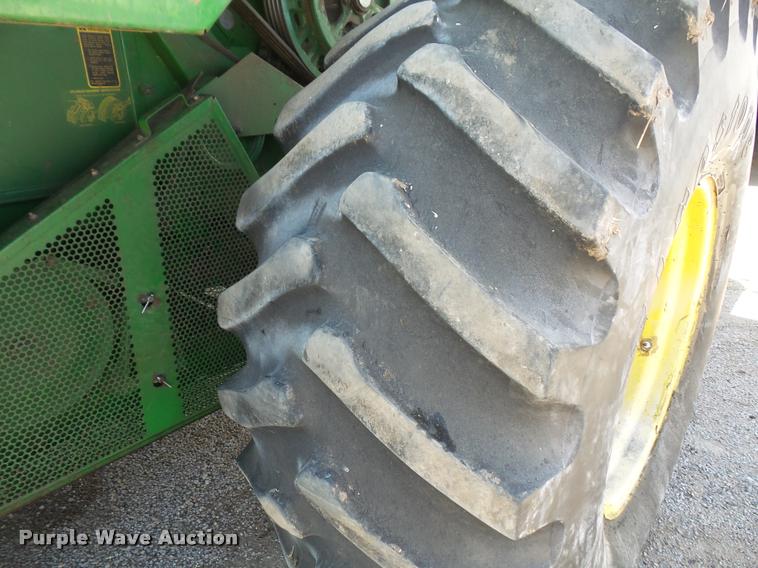 image for item DA8117 1989 John Deere 9600 combine
