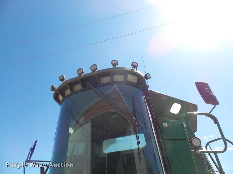 image for item DA8117 1989 John Deere 9600 combine