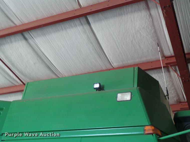 image for item DA8117 1989 John Deere 9600 combine