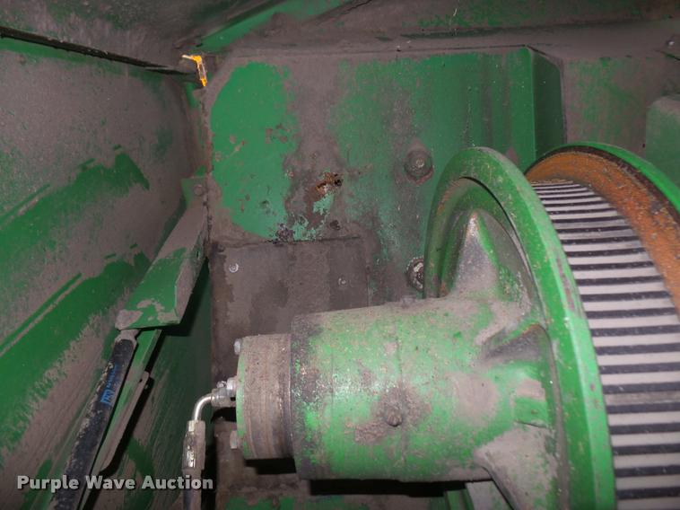image for item DA8117 1989 John Deere 9600 combine