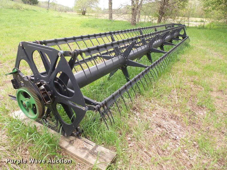 image for item DA8122 John Deere pickup reel