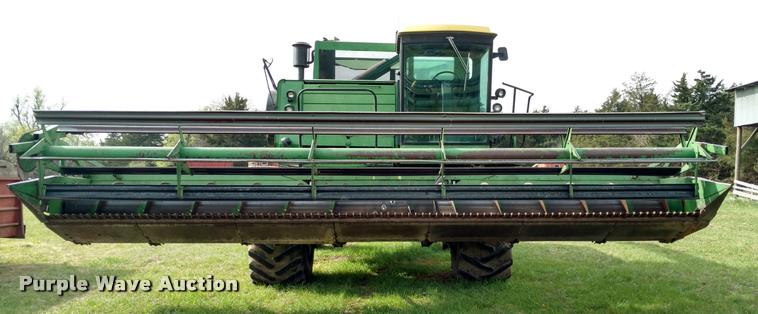 image for item DB0924 1979 John Deere 7720 combine