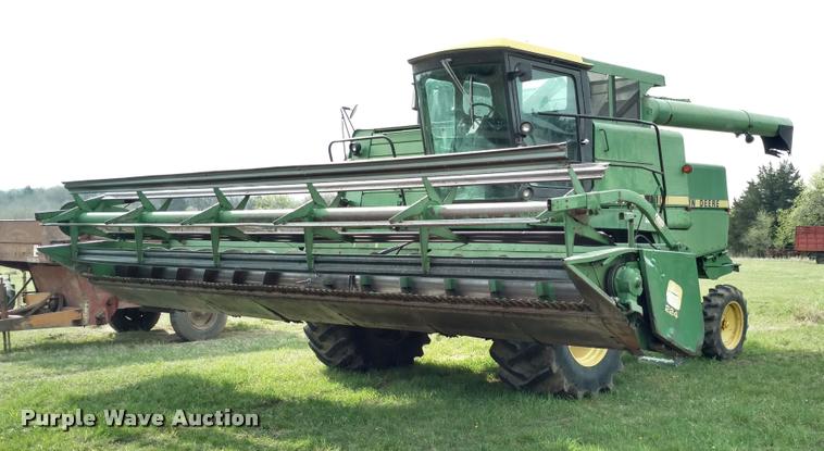 image for item DB0924 1979 John Deere 7720 combine