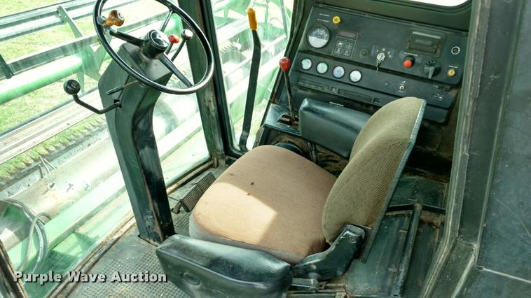 image for item DB0924 1979 John Deere 7720 combine
