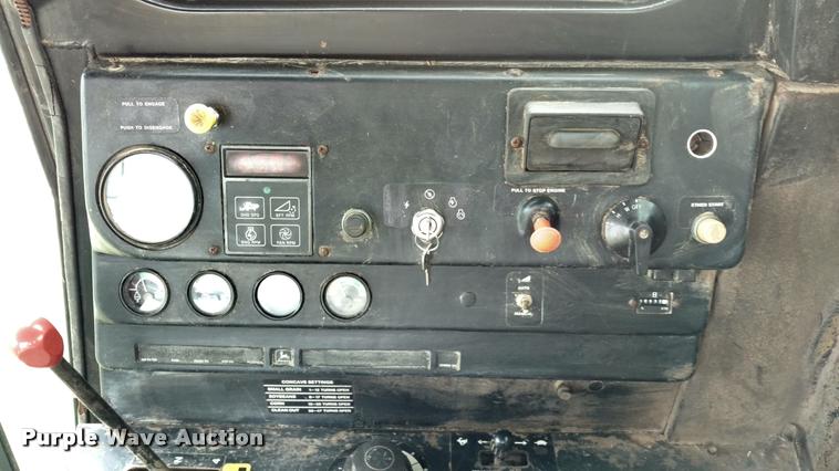 image for item DB0924 1979 John Deere 7720 combine