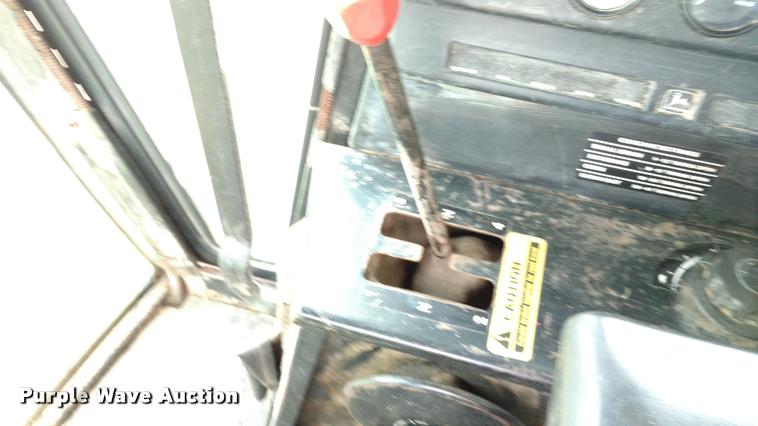 image for item DB0924 1979 John Deere 7720 combine