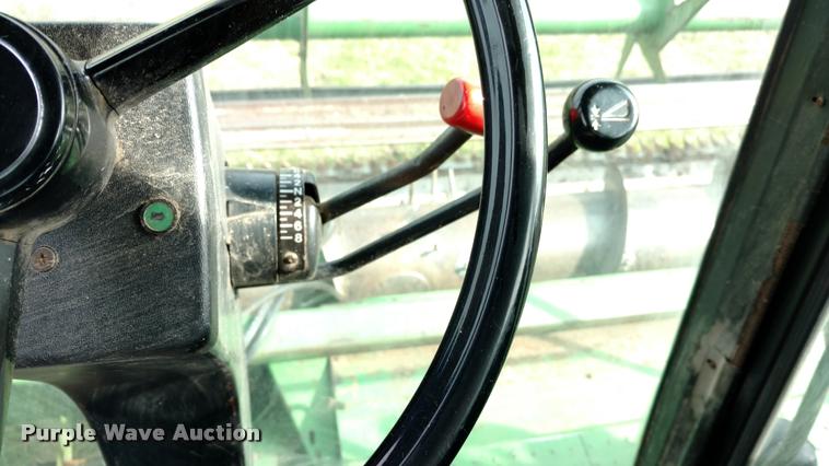 image for item DB0924 1979 John Deere 7720 combine