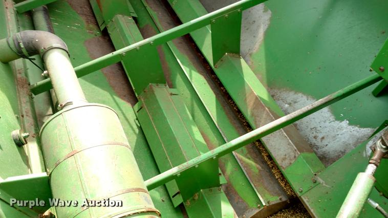 image for item DB0924 1979 John Deere 7720 combine