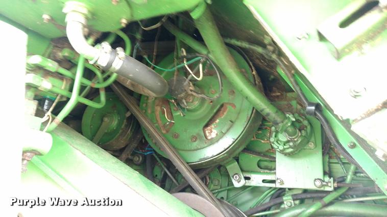 image for item DB0924 1979 John Deere 7720 combine