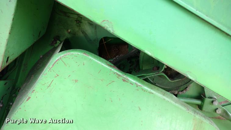 image for item DB0924 1979 John Deere 7720 combine