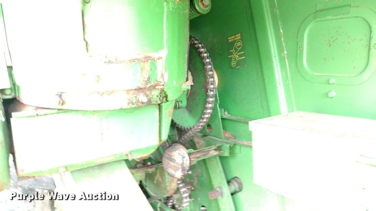 image for item DB0924 1979 John Deere 7720 combine