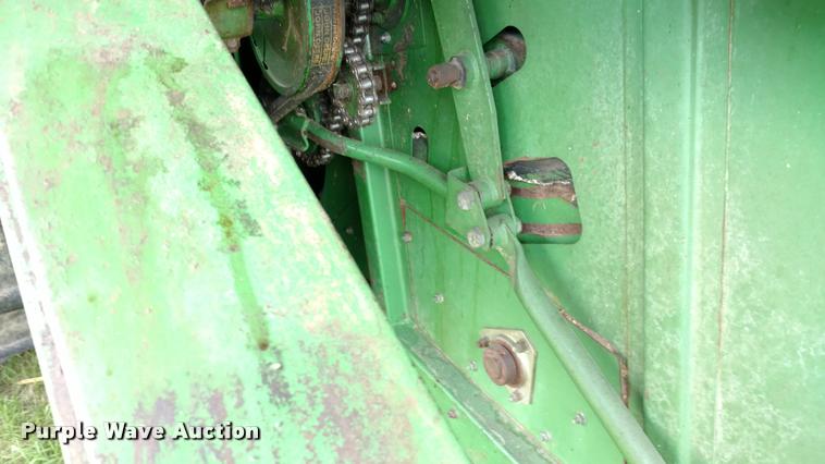 image for item DB0924 1979 John Deere 7720 combine