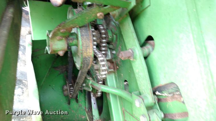 image for item DB0924 1979 John Deere 7720 combine