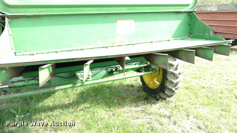 image for item DB0924 1979 John Deere 7720 combine