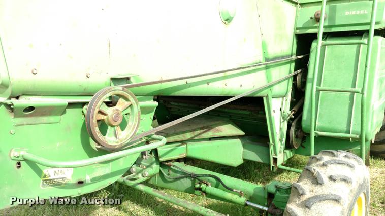 image for item DB0924 1979 John Deere 7720 combine