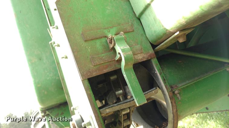 image for item DB0924 1979 John Deere 7720 combine