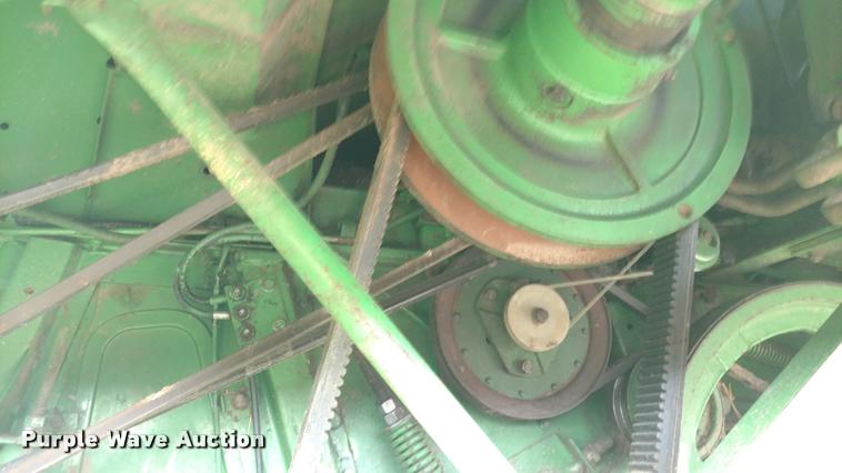 image for item DB0924 1979 John Deere 7720 combine