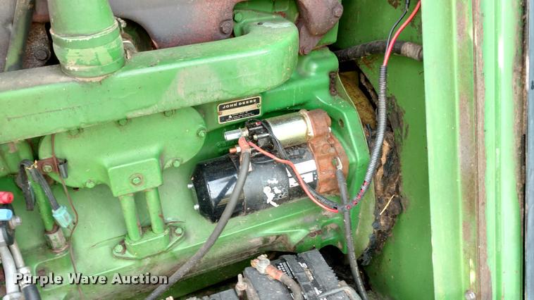 image for item DB0924 1979 John Deere 7720 combine