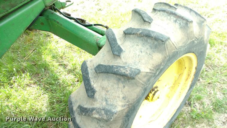 image for item DB0924 1979 John Deere 7720 combine