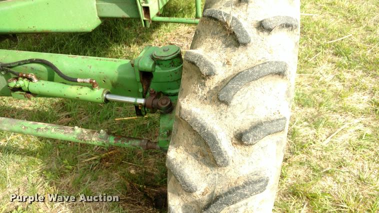 image for item DB0924 1979 John Deere 7720 combine