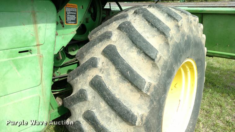 image for item DB0924 1979 John Deere 7720 combine