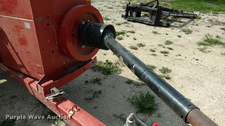 image for item DB0926 New Holland 570 square baler