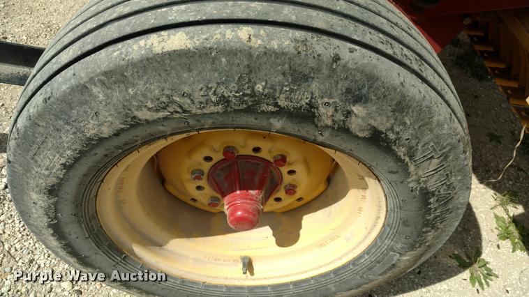 image for item DB0926 New Holland 570 square baler