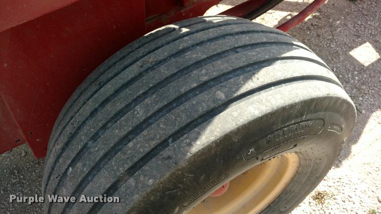 image for item DB0926 New Holland 570 square baler