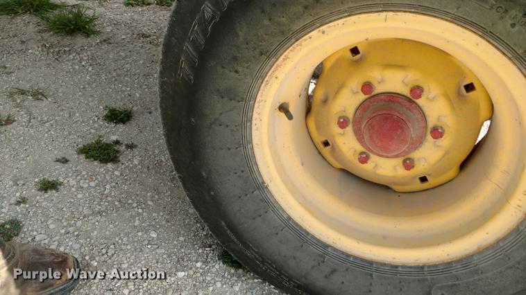 image for item DB0926 New Holland 570 square baler