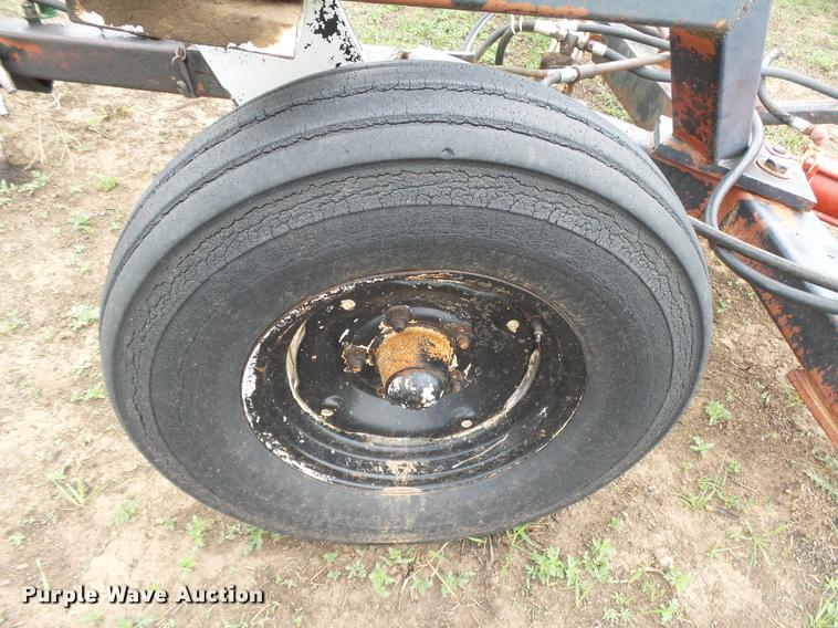 image for item DB2520 (2) John Deere 8300 grain drills