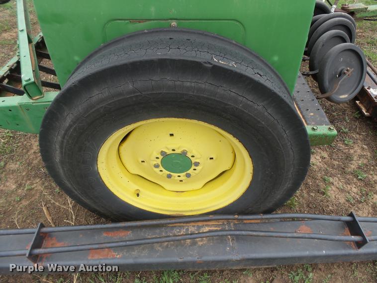 image for item DB2520 (2) John Deere 8300 grain drills