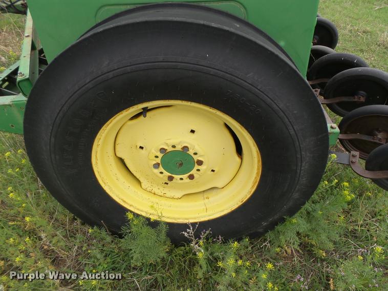 image for item DB2520 (2) John Deere 8300 grain drills