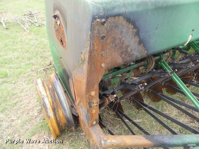 image for item DB2520 (2) John Deere 8300 grain drills