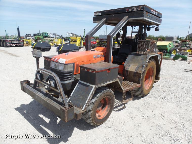 image for item DB2521 Kubota L4400D tractor with Autoquip platform
