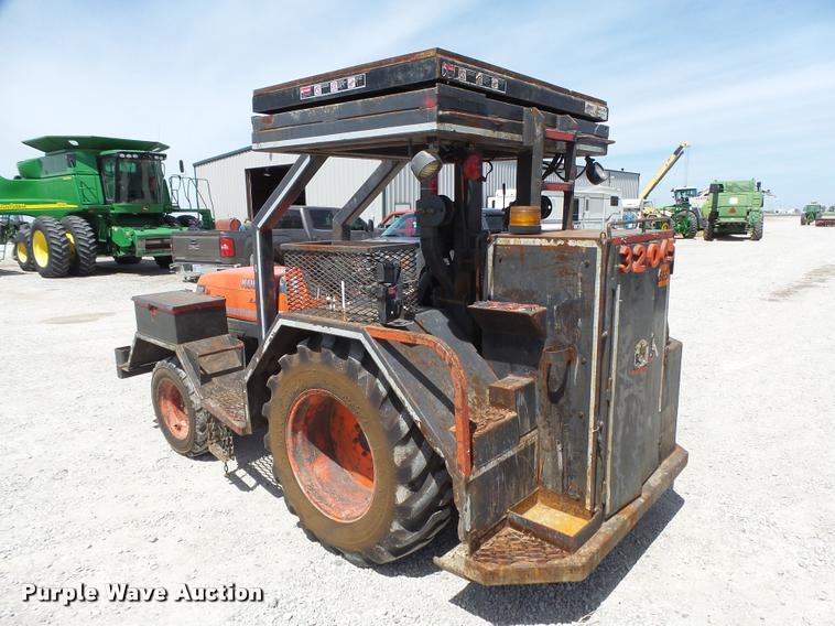 image for item DB2521 Kubota L4400D tractor with Autoquip platform