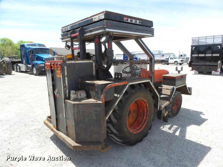 image for item DB2521 Kubota L4400D tractor with Autoquip platform
