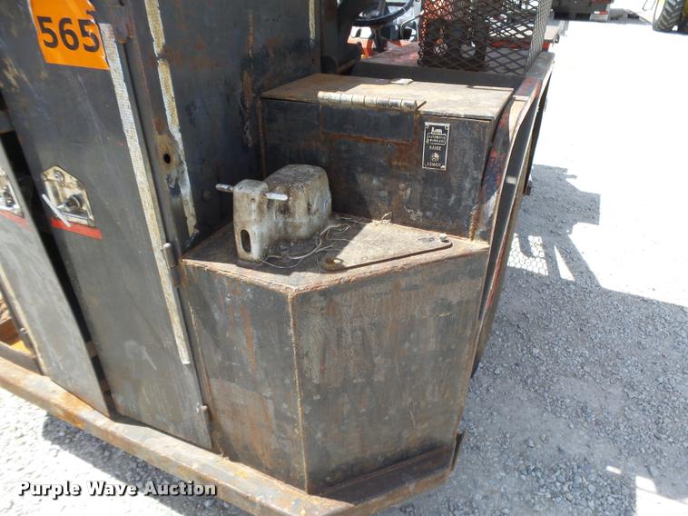 image for item DB2521 Kubota L4400D tractor with Autoquip platform