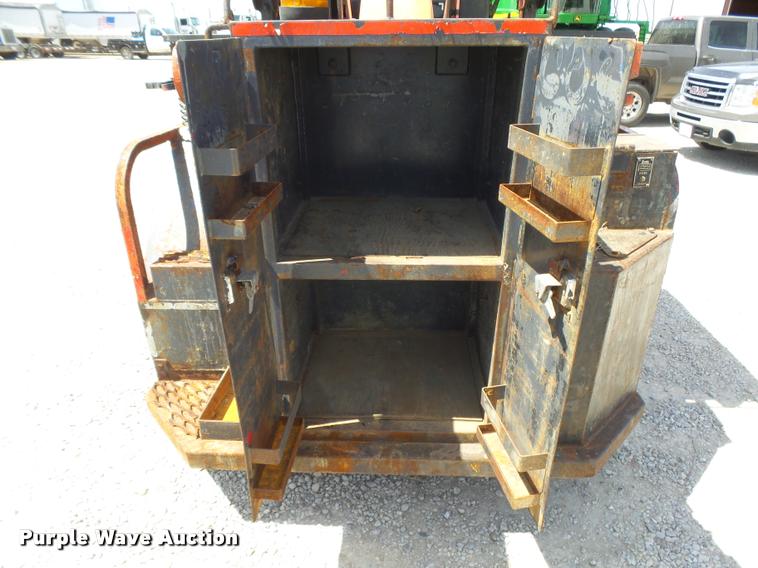 image for item DB2521 Kubota L4400D tractor with Autoquip platform