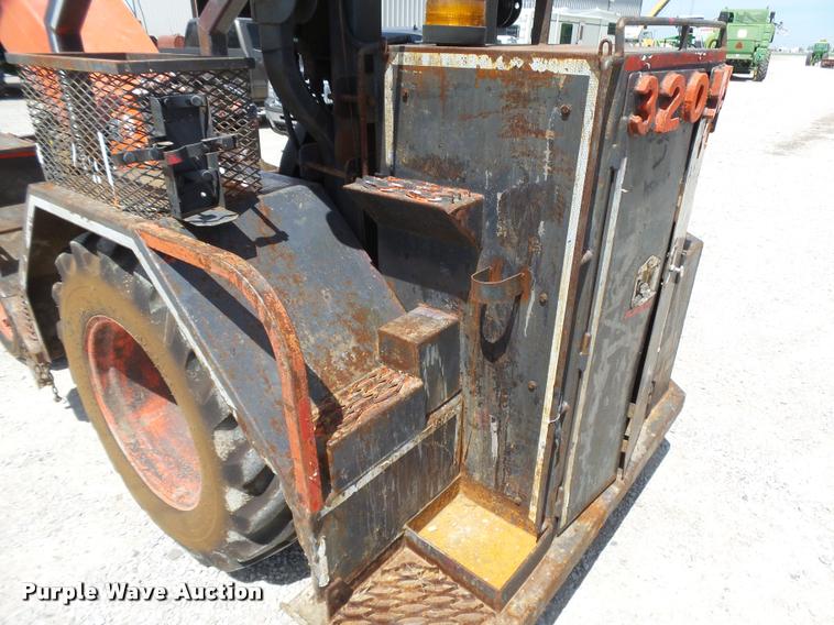 image for item DB2521 Kubota L4400D tractor with Autoquip platform