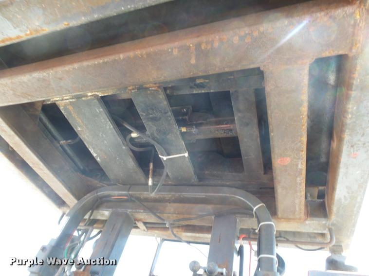 image for item DB2521 Kubota L4400D tractor with Autoquip platform