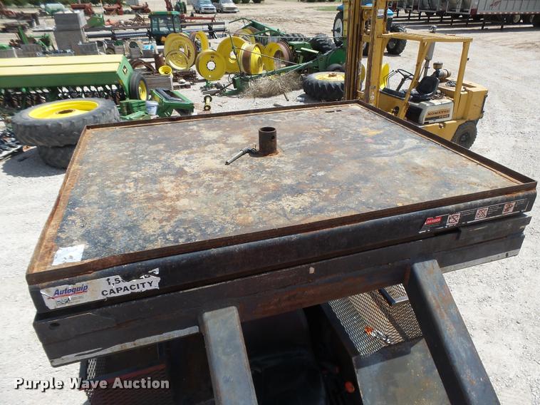 image for item DB2521 Kubota L4400D tractor with Autoquip platform