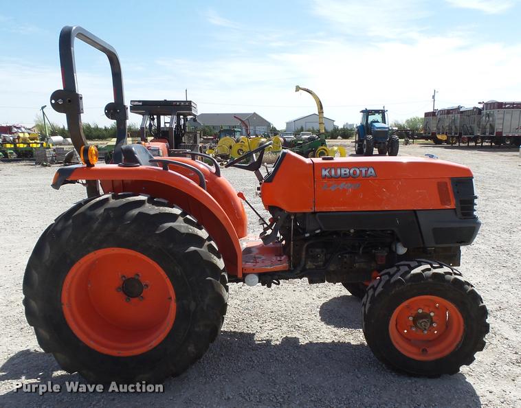 image for item DB2526 Kubota L4400 tractor