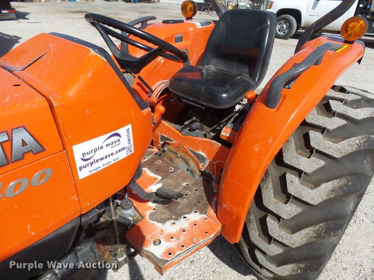 image for item DB2526 Kubota L4400 tractor