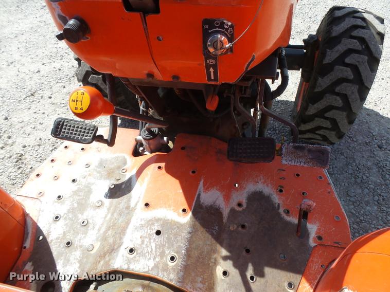 image for item DB2526 Kubota L4400 tractor