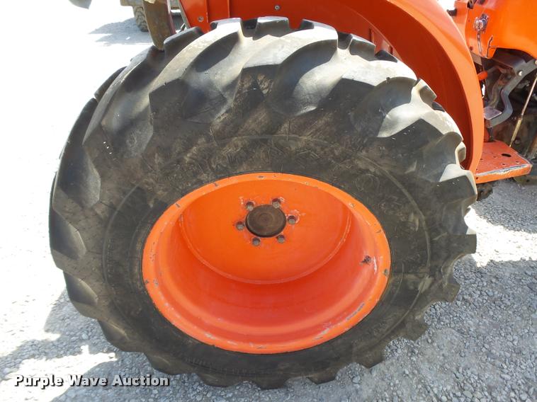 image for item DB2526 Kubota L4400 tractor
