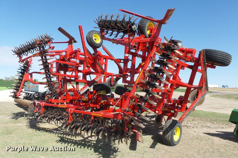 image for item DB2532 2014 Sunflower 3392-52 9X6 sweep plow